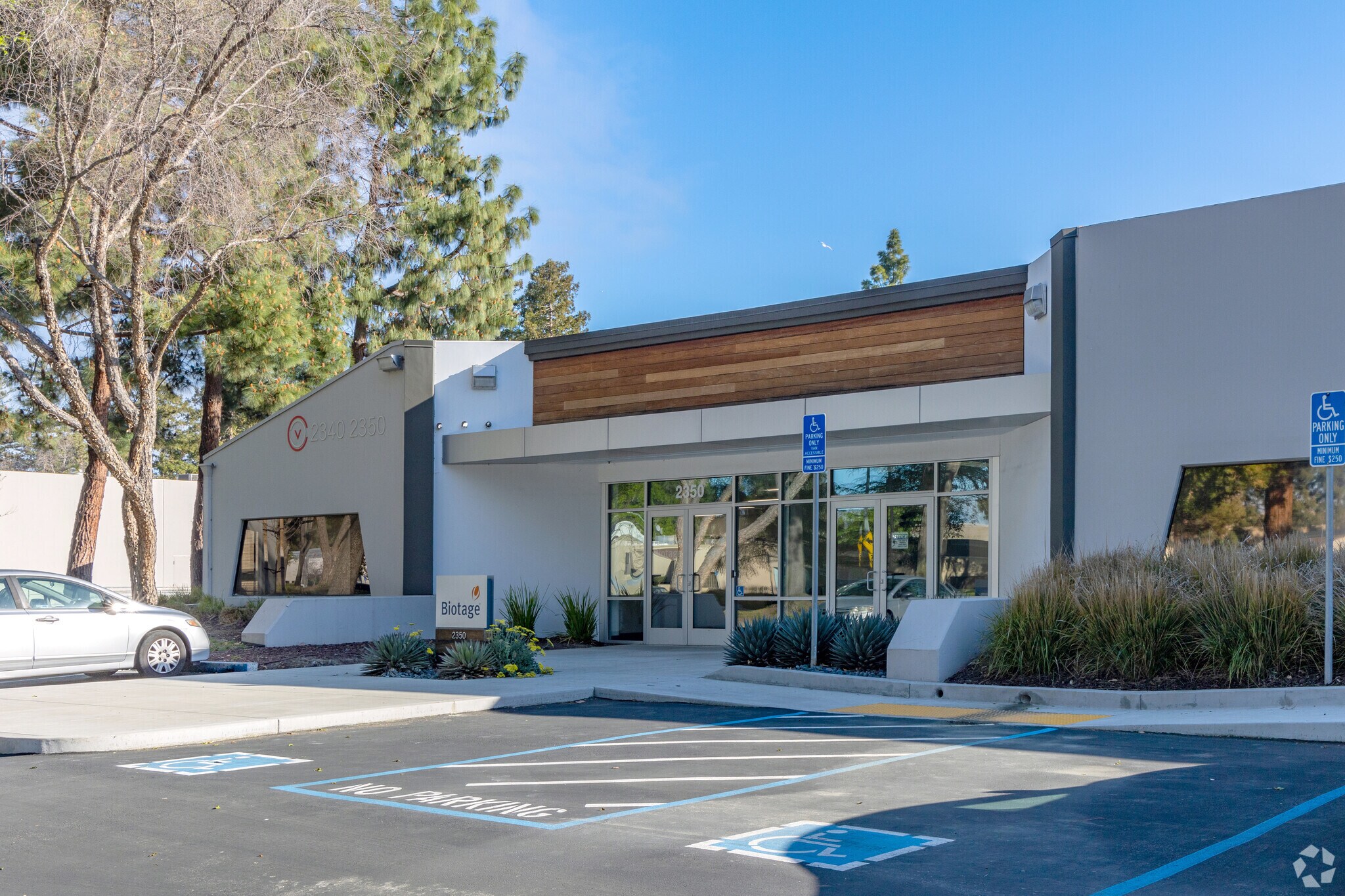 2360-2370 Bering Dr, San Jose, CA à louer Photo du bâtiment- Image 1 de 10