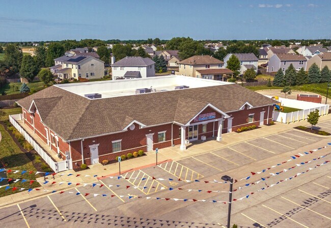 Plus de détails pour 2141 Orchard Rd, Montgomery, IL - Commerce de détail à louer