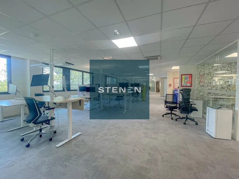 Office in Aix-en-Provence for lease - Building Photo - Image 2 of 6