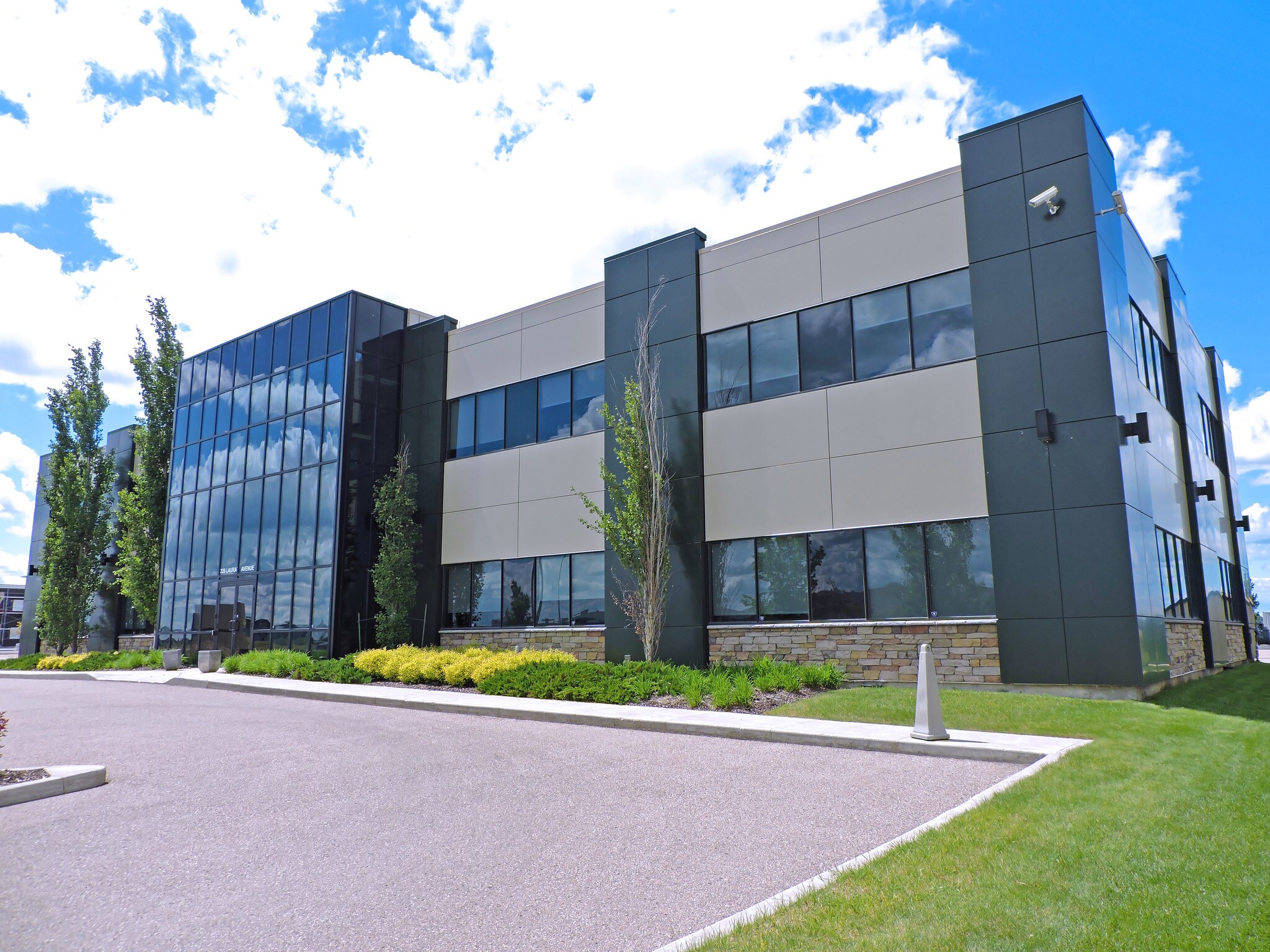 226 Laura Ave, Red Deer County, AB for sale Building Photo- Image 1 of 1