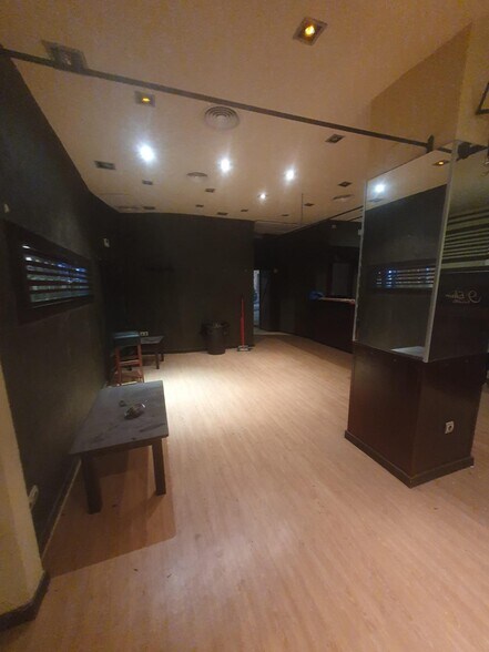 Retail in SEVILLA for lease - Interior Photo - Image 3 of 6