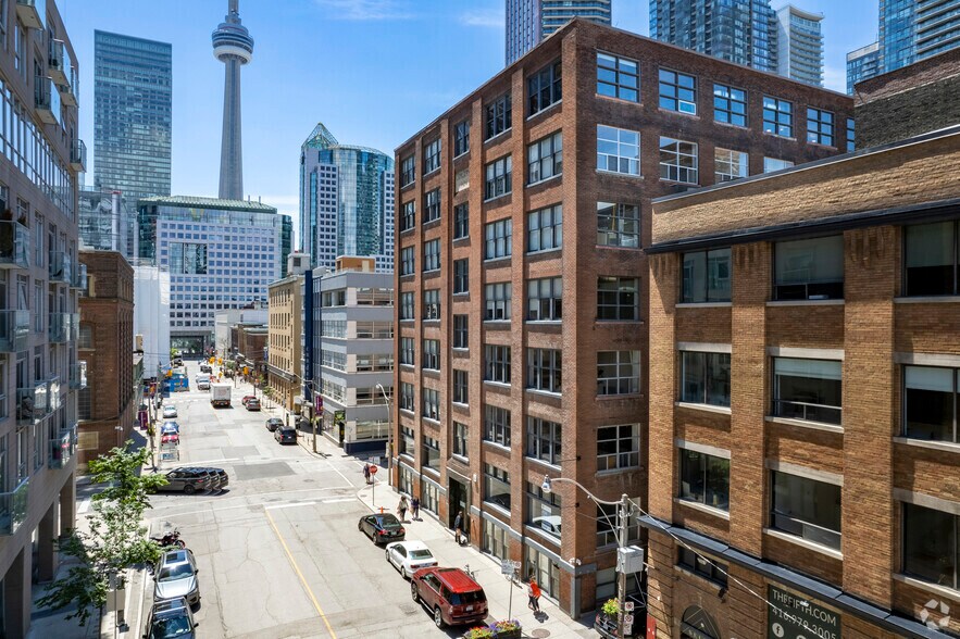 30-34 Duncan St, Toronto, ON à louer - Photo du bâtiment - Image 3 de 3