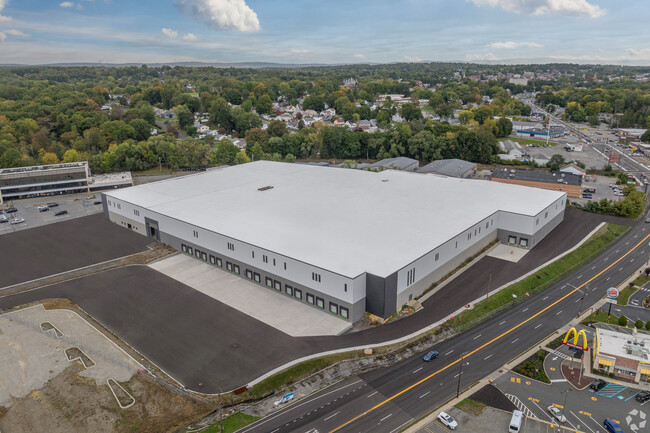 Plus de détails pour 102 Dolson Ave, Middletown, NY - Industriel à louer