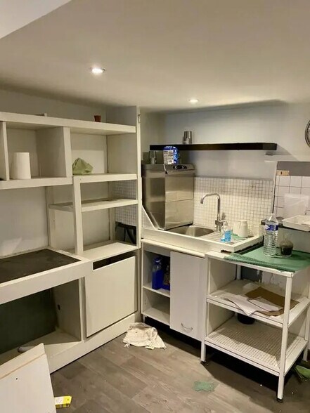 Retail in Marseille for lease - Building Photo - Image 3 of 14