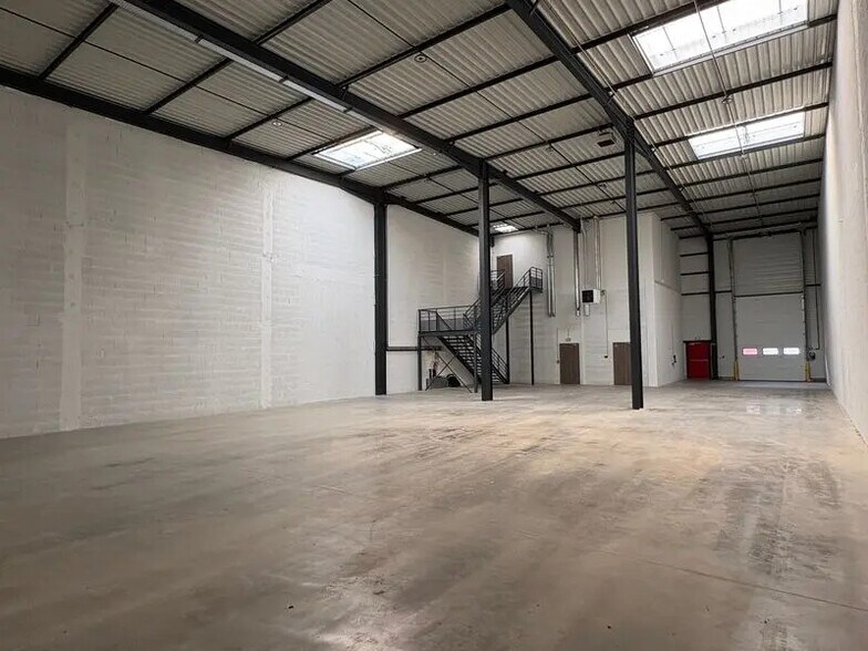 Chemin De Savoyan, Heyrieux for lease - Building Photo - Image 1 of 15