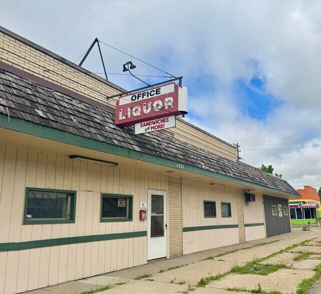 2321 N Michigan Ave, Saginaw, MI à vendre - Photo principale - Image 1 de 12