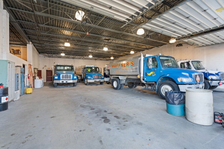 Portfolio of 2 For Sale portfolio of 2 properties for sale on LoopNet.ca - Building Photo - Image 3 of 7