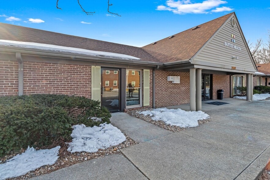 2831 S Hurstbourne Pky, Louisville, KY à louer - Photo du bâtiment - Image 2 de 2