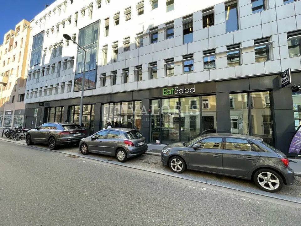 Retail in Lyon for lease Primary Photo- Image 1 of 4