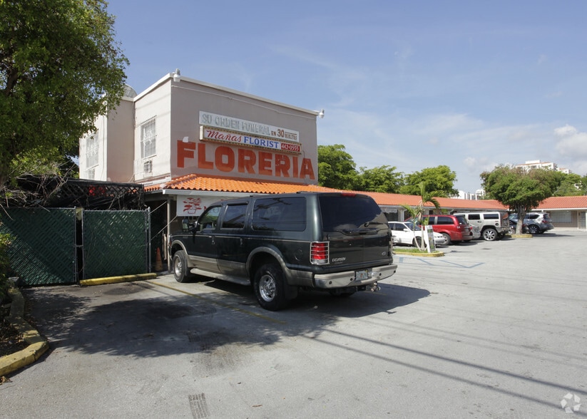 3400-3410 SW 8th St, Miami, FL for lease - Building Photo - Image 3 of 3