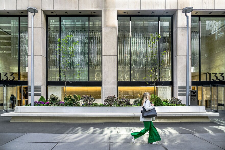 1133 Avenue of the Americas, New York, NY à louer - Photo du bâtiment - Image 3 de 7