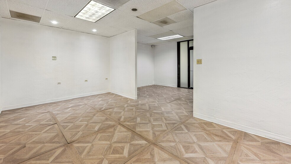 1001 S Sherman St, Richardson, TX à louer - Photo intérieure - Image 2 de 24