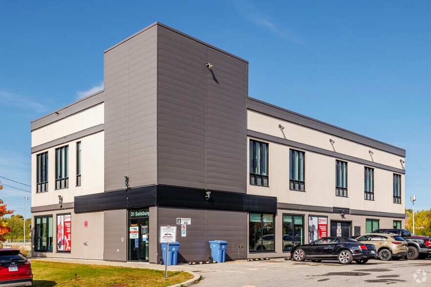 201 Av Cartier, Pointe-claire, QC for lease - Building Photo - Image 2 of 3