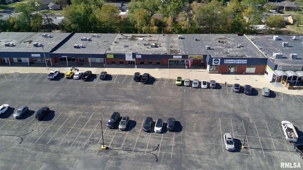 2910-2982 Court St, Pekin, IL for lease - Building Photo - Image 2 of 20