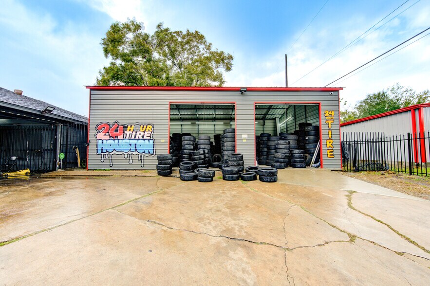 5302 Bataan Rd, Houston, TX à vendre - Photo du bâtiment - Image 1 de 14