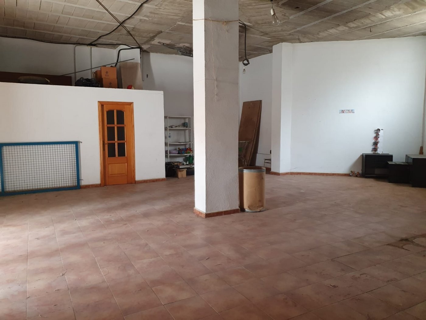 Retail in La Pobla de Vallbona, Valencia for sale Building Photo- Image 1 of 6