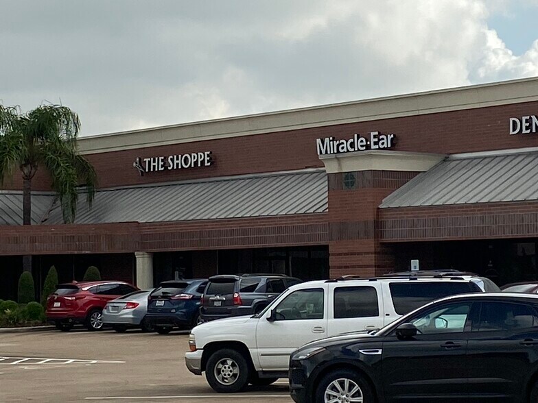 4111 Fairmont Pky, Pasadena, TX à louer - Photo du bâtiment - Image 1 de 20