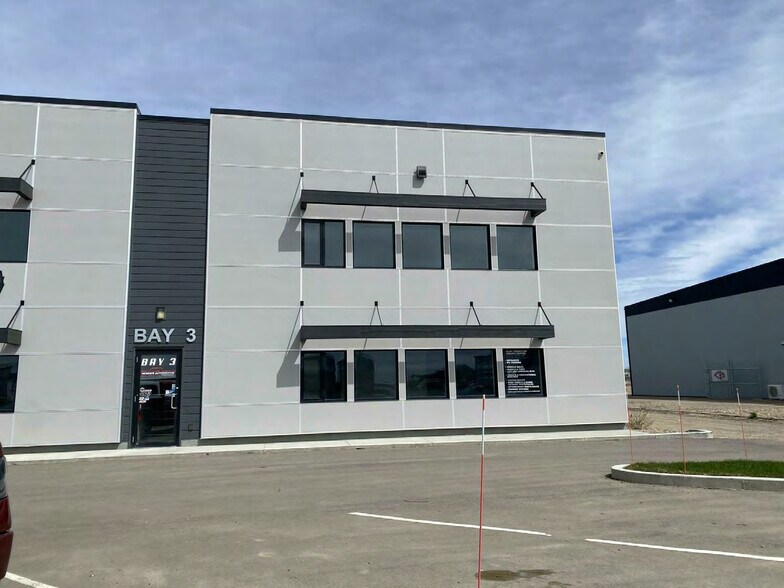 1010 12 Av, Coaldale, AB à louer - Photo du bâtiment - Image 2 de 7