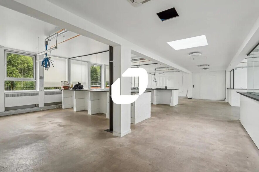 Flex in Hem for lease - Interior Photo - Image 2 of 14