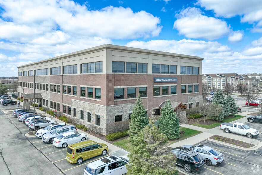 360 Station Dr, Crystal Lake, IL for lease - Building Photo - Image 3 of 9