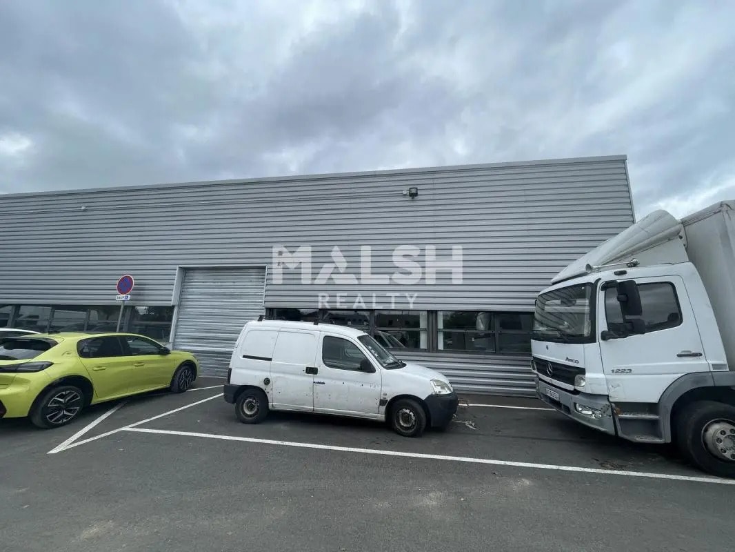 Flex in Vaulx-en-Velin for lease Building Photo- Image 1 of 7