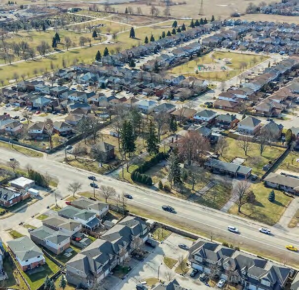 164-176 Rymal Rd E, Hamilton, ON à vendre - Photo du bâtiment - Image 3 de 4