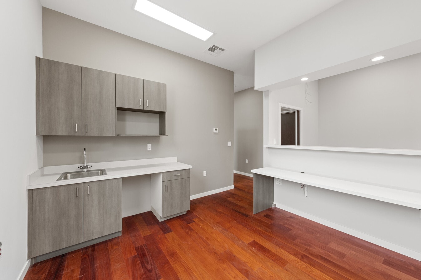 420 Peninsula Ave, San Mateo, CA 94401 - Unité 3 - - Photo intérieure - Image 2 of 6