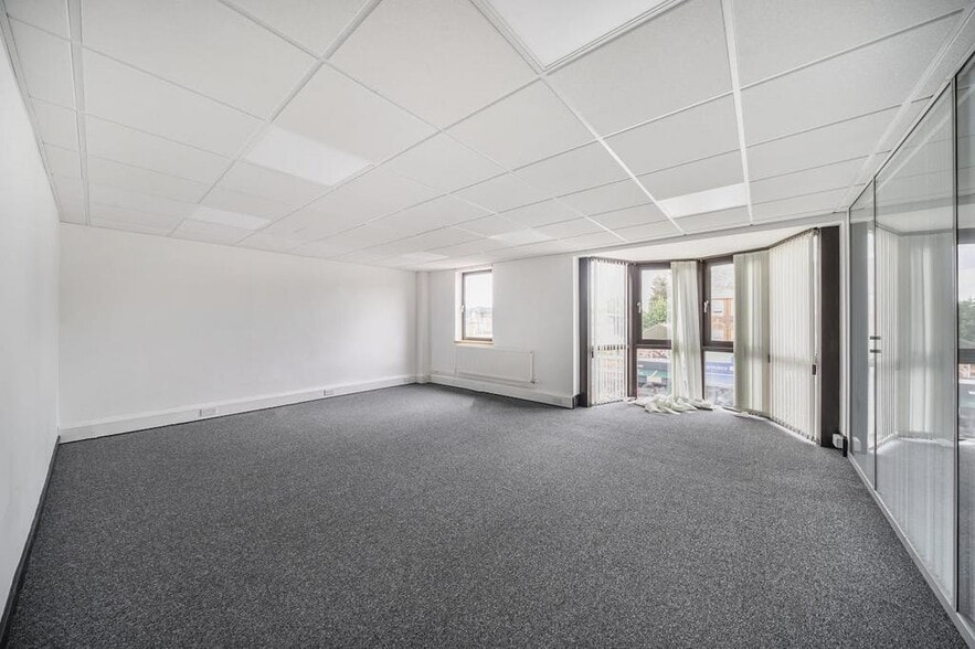 58 Station Rd, Harrow for lease - Building Photo - Image 3 of 9