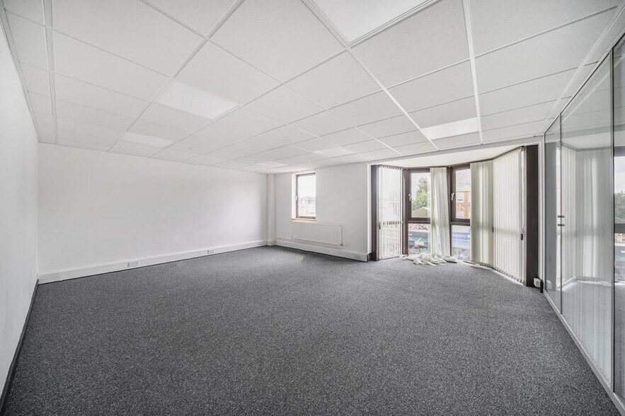 58 Station Rd, Harrow à louer - Photo du bâtiment - Image 3 de 9