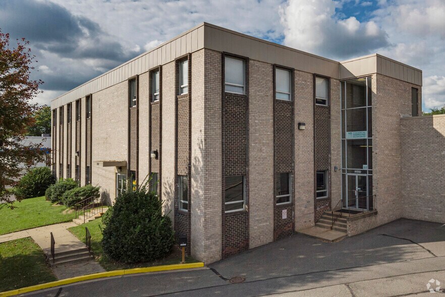 5261-5263 Port Royal Rd, Springfield, VA à louer - Photo du bâtiment - Image 1 de 5