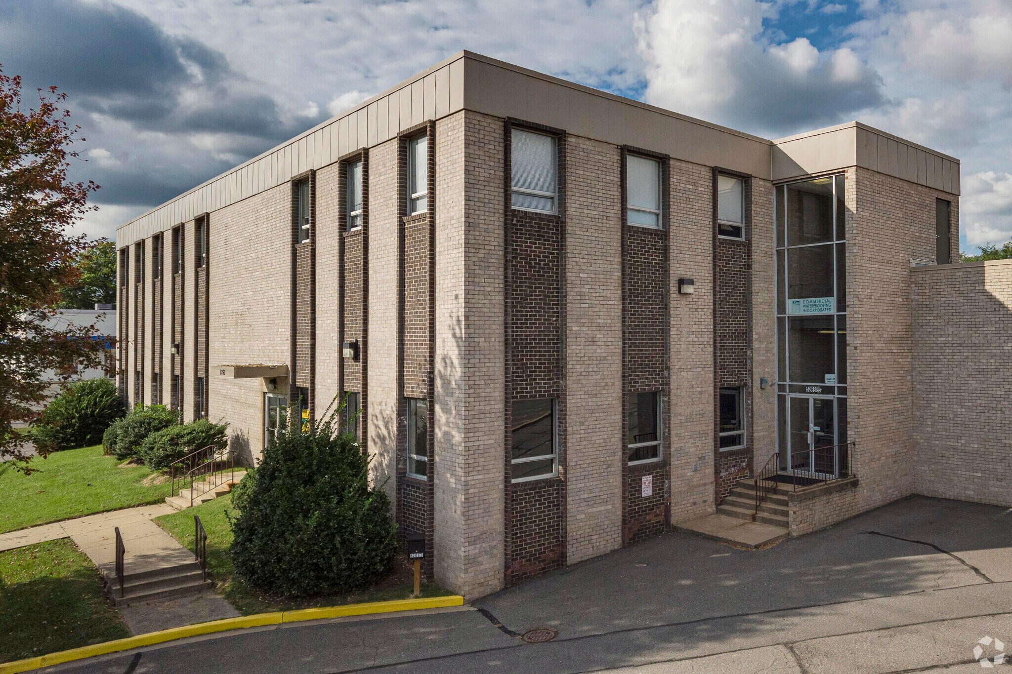 5261-5263 Port Royal Rd, Springfield, VA à louer Photo du bâtiment- Image 1 de 6