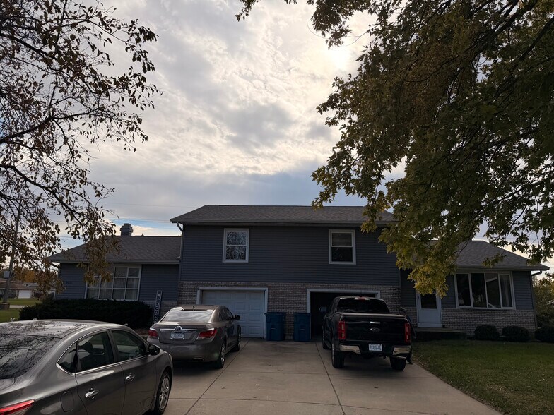 Two Duplex; Crown Point, IN portefeuille de 2 propriétés à vendre sur LoopNet.ca - Photo du bâtiment - Image 1 de 14