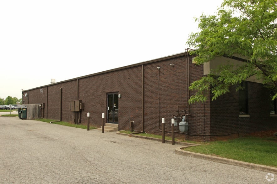 250 Whittington Pky, Louisville, KY for lease - Building Photo - Image 2 of 2
