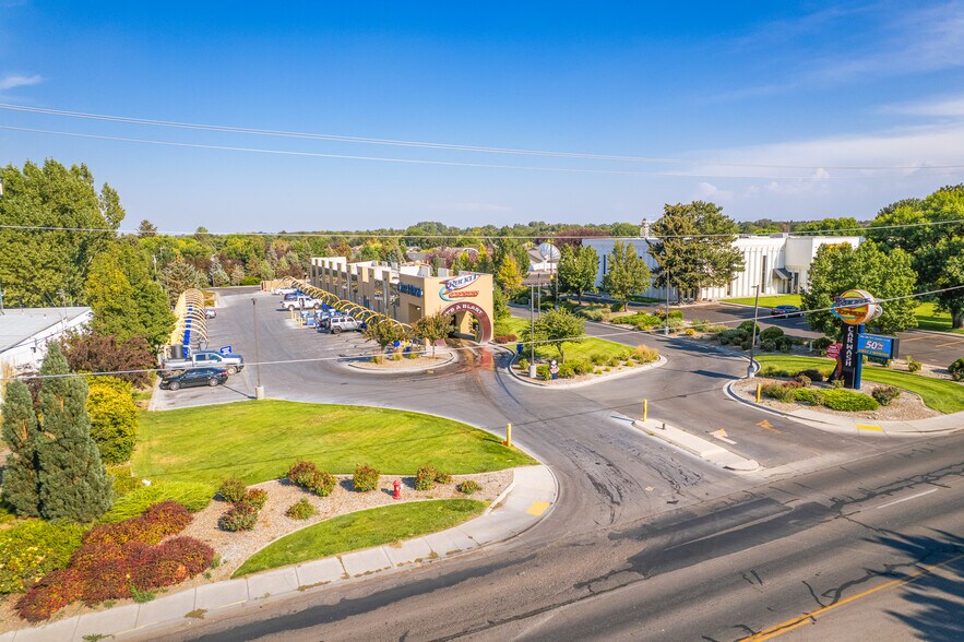 1122 Blue Lakes Blvd N, Twin Falls, ID à vendre - Photo du bâtiment - Image 3 de 7