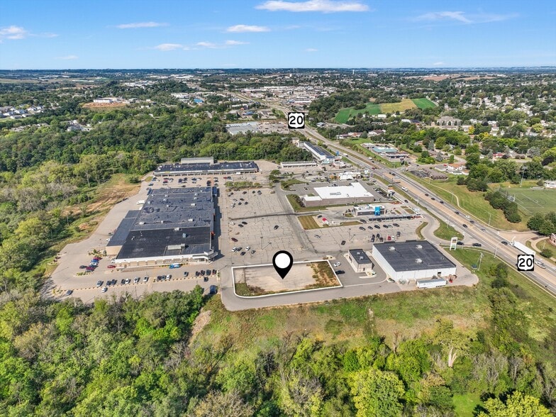2600 Dodge St, Dubuque, IA for lease - Aerial - Image 2 of 19