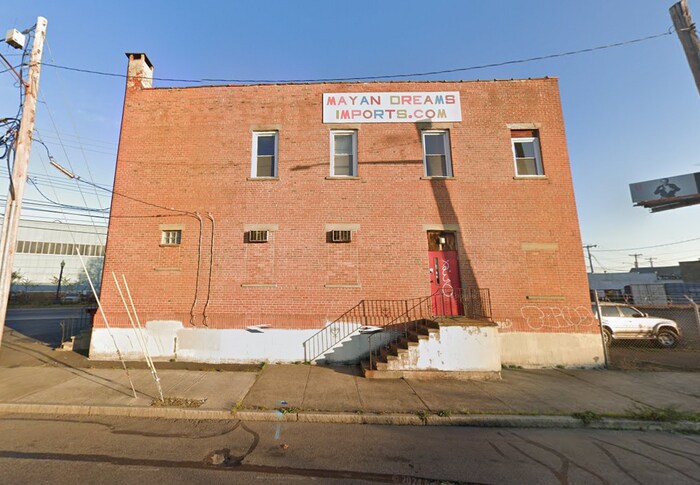 725 Housatonic Ave, Bridgeport, CT à vendre - Photo du bâtiment - Image 1 de 2