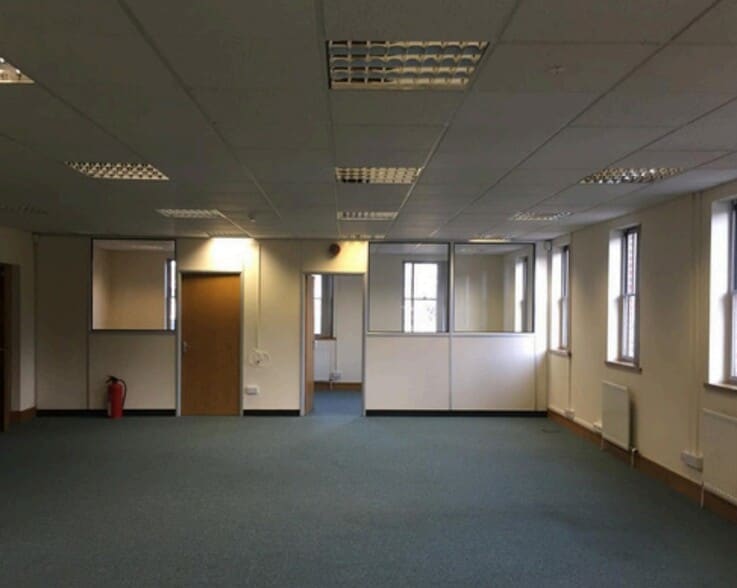 96-110 Luton Rd, Harpenden for lease - Interior Photo - Image 3 of 4