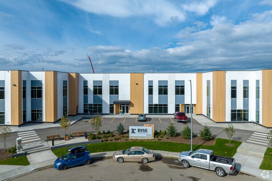 7121 104 Av SE, Calgary, AB à vendre - Photo du bâtiment - Image 3 de 7