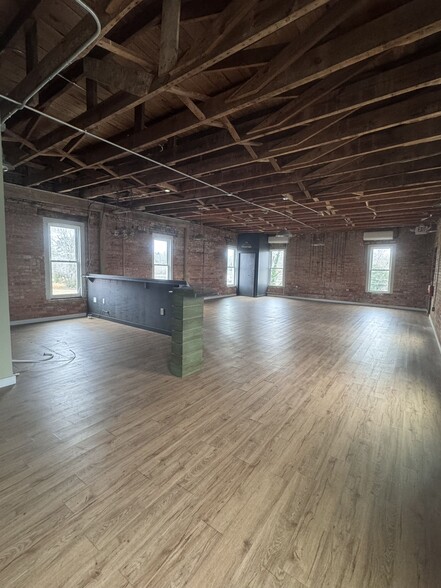 8 Cherry St, Hampton, GA for lease - Building Photo - Image 3 of 7