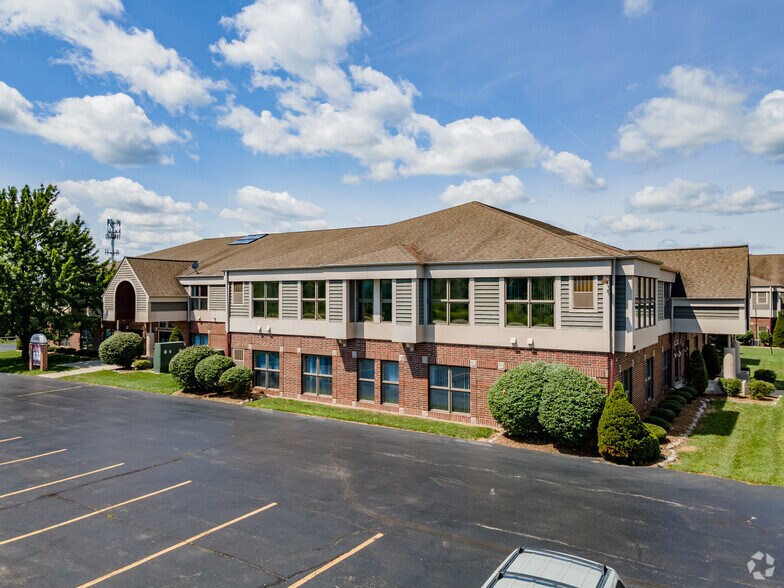 1009 W Glen Oaks Ln, Mequon, WI à louer - Photo du bâtiment - Image 3 de 6