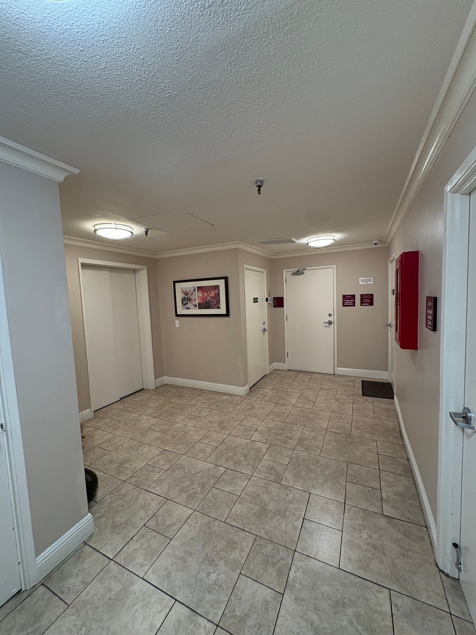 855 N Lark Ellen Ave, West Covina, CA à louer Photo intérieure- Image 1 de 10