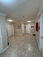 855 N Lark Ellen Ave, West Covina, CA à louer Photo intérieure- Image 1 de 10