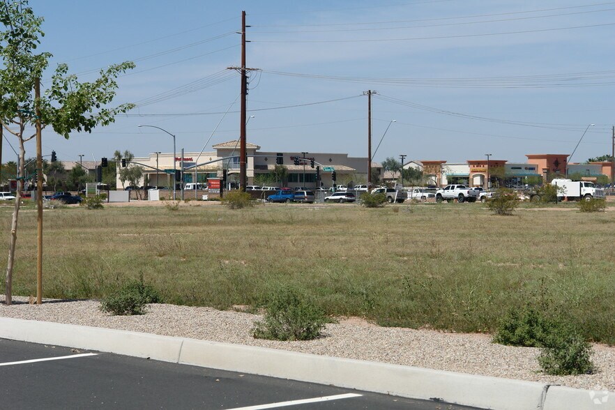 10228 E Hampton Ave, Mesa, AZ à louer - Photo du bâtiment - Image 2 de 4