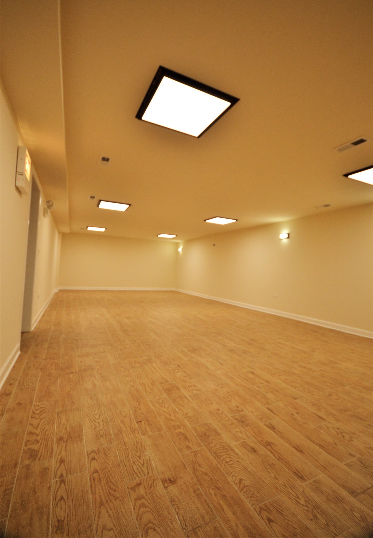 3355 N Clark St, Chicago, IL for lease Interior Photo- Image 1 of 4