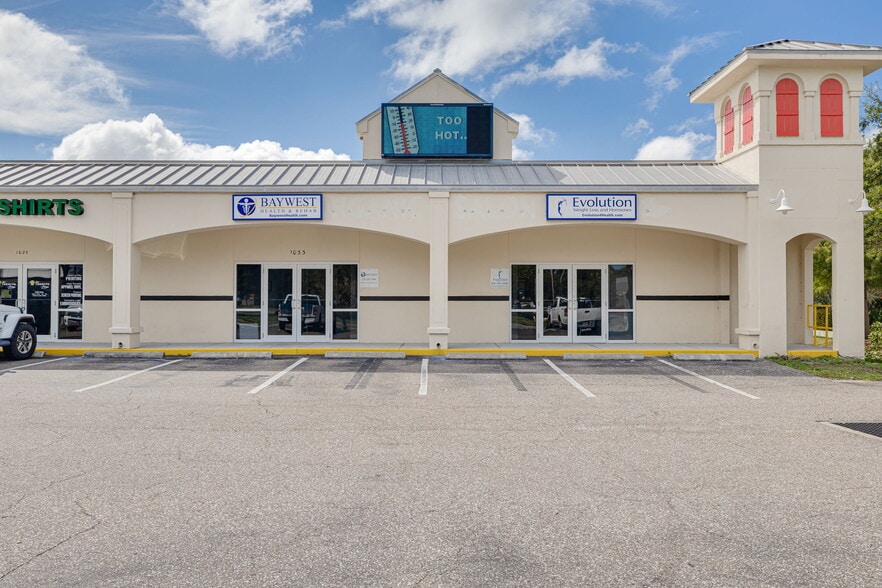 1015-1033 W Bay Dr, Largo, FL for lease - Building Photo - Image 2 of 35