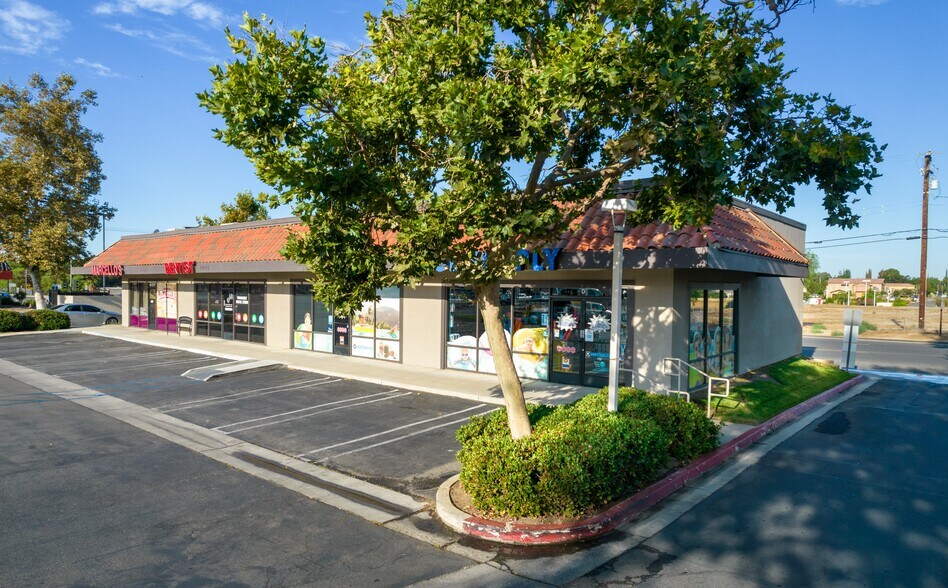 17022-17736 Van Buren Blvd, Riverside, CA à louer - Photo principale - Image 1 de 9