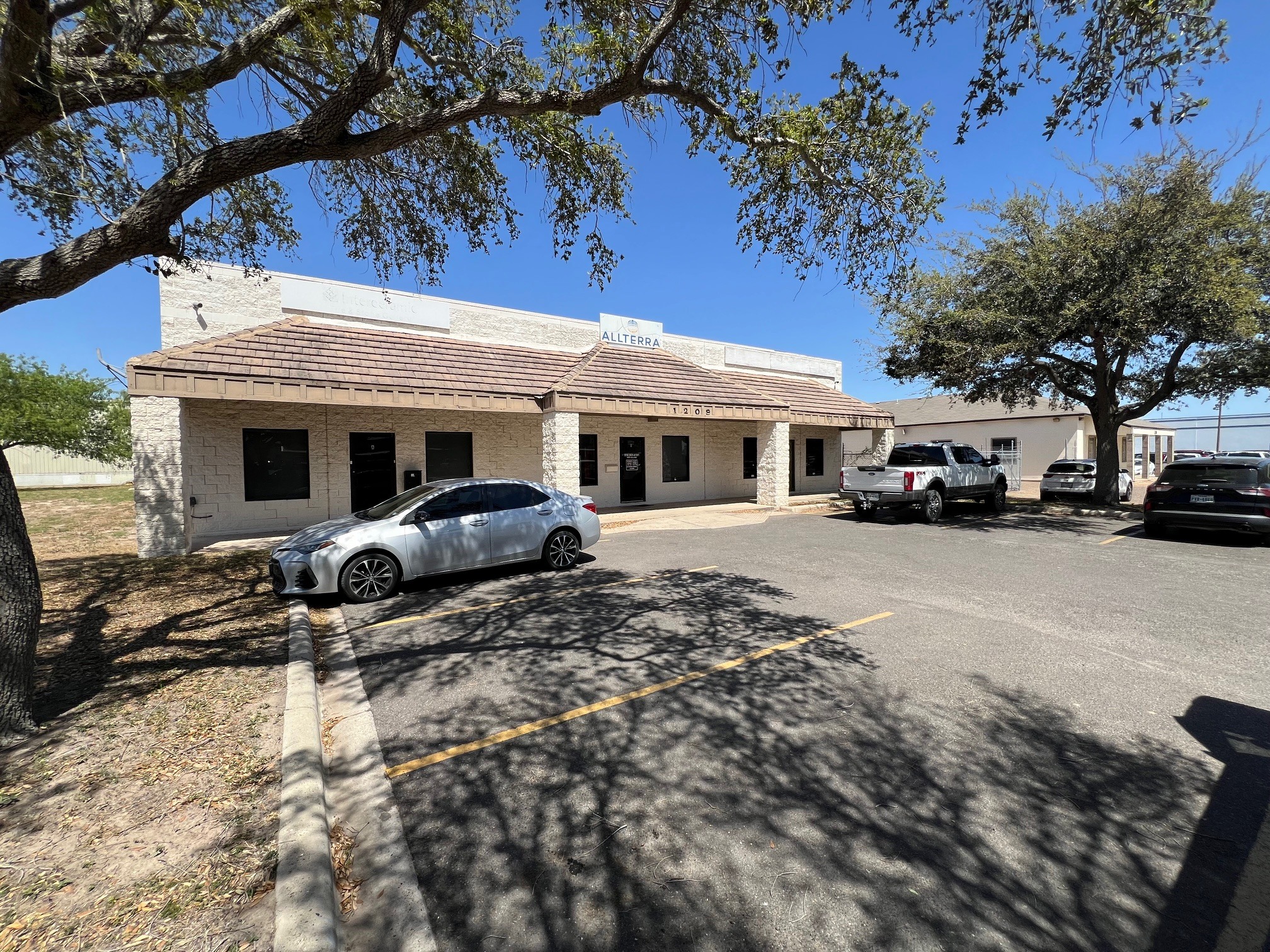 1209 E Jasmine Ave, McAllen, TX for lease Primary Photo- Image 1 of 9