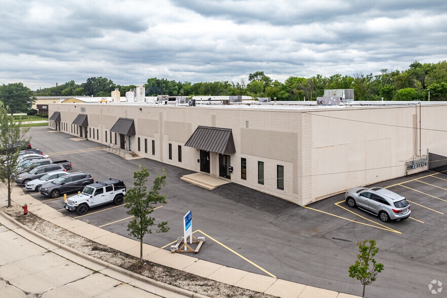 2757-2815 S 5th Ct, Milwaukee, WI for lease - Primary Photo - Image 1 of 20