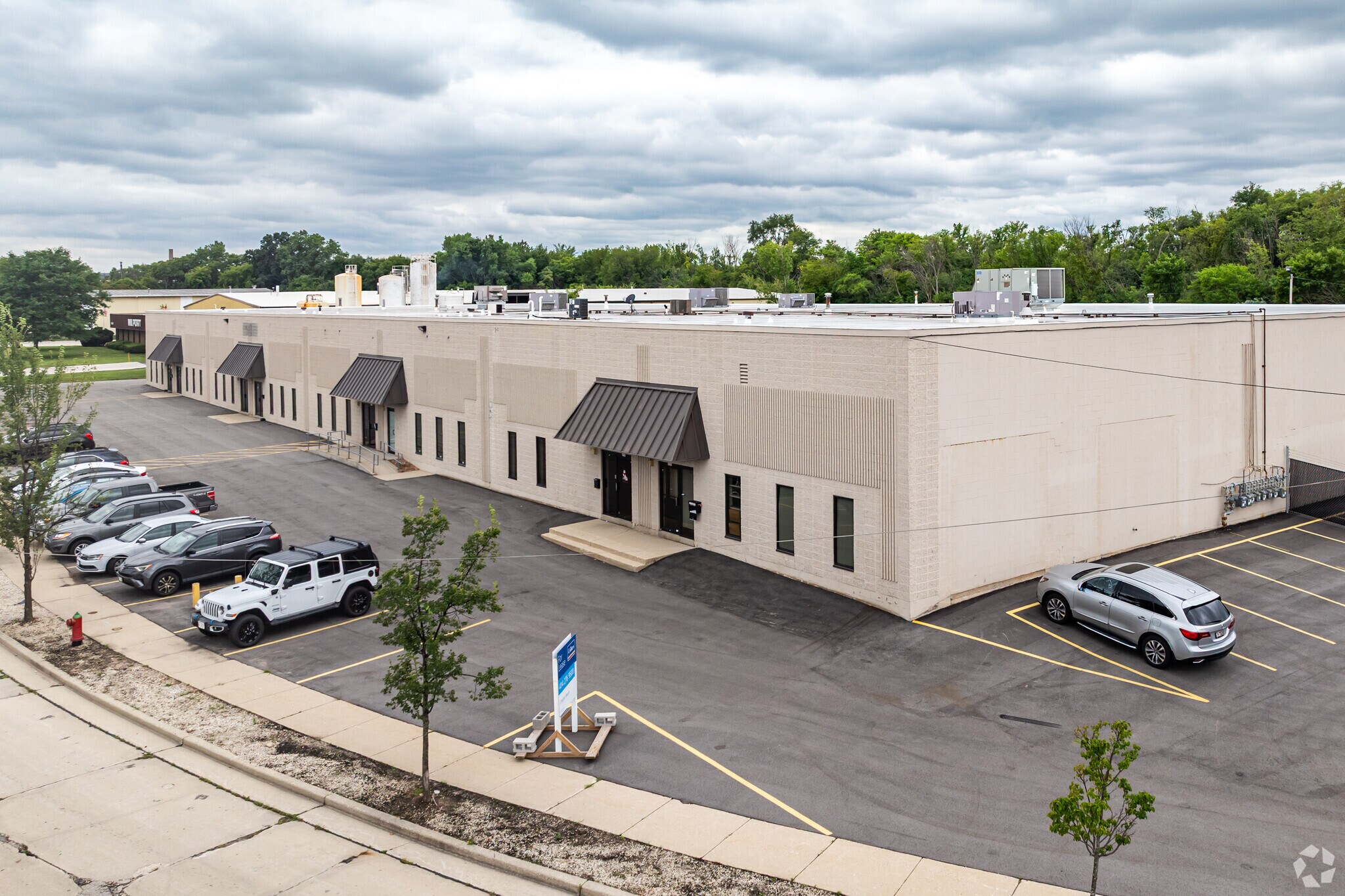 2757-2815 S 5th Ct, Milwaukee, WI for lease Primary Photo- Image 1 of 21