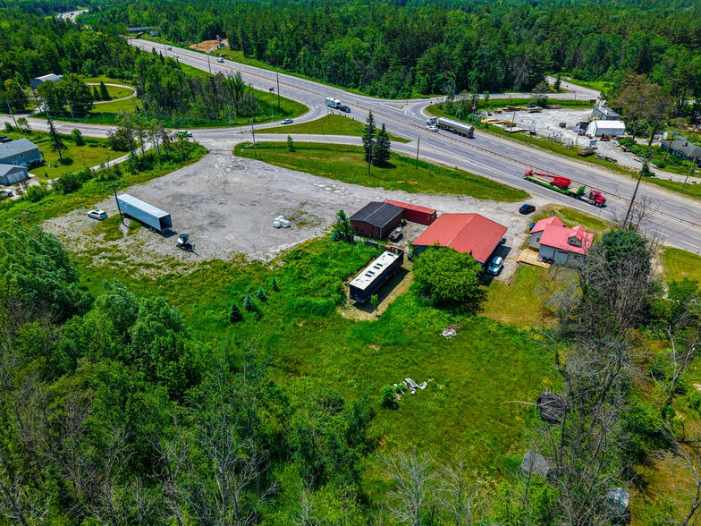 3300 Coopers Falls Rd, Gravenhurst, ON à vendre - Photo du bâtiment - Image 3 de 6